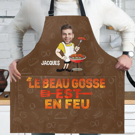 Photo Personnalisable Le Beau Gosse Est En Feu - Tablier Personnalisé